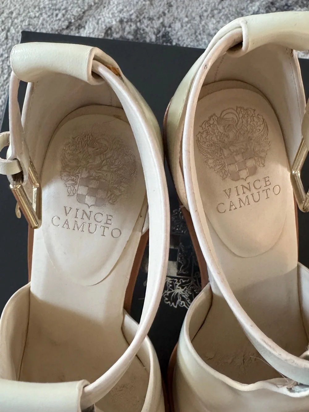 EUC Vince Camuto Frasper Warm Vanilla Leather Heels Size 8
